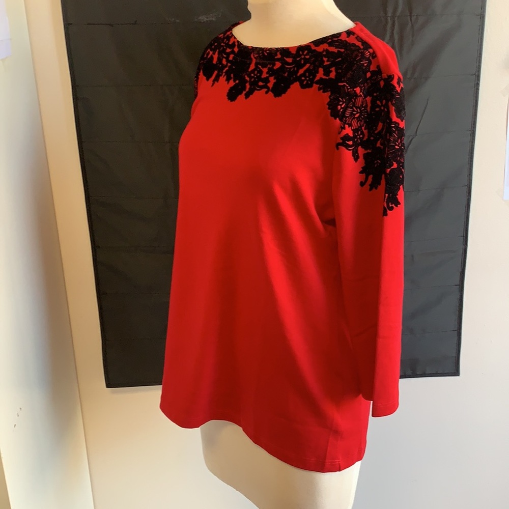 NWT Karen Scott women’s red medium top.